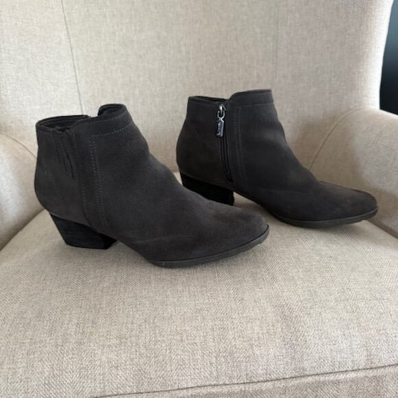 Blondo Valli Waterproof Bootie - Picture 3 of 7